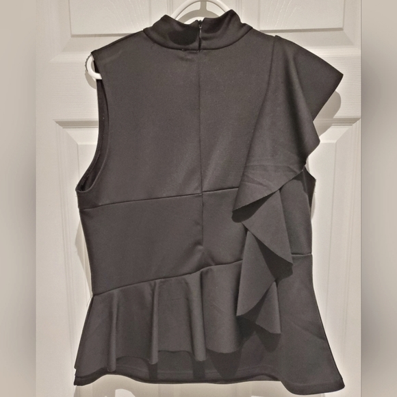Black ruffle trim blouse Suzy Shier - Picture 2 of 6